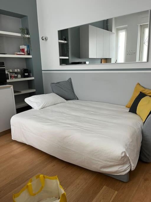 Bilocale Di Charme Apartamento Milão Exterior foto